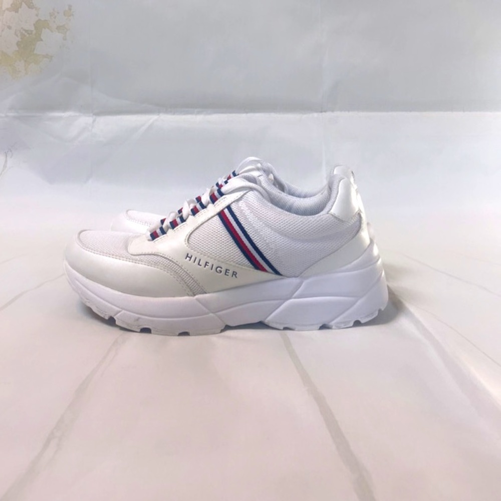 ✨ Tommy Hilfiger White Sneakers!